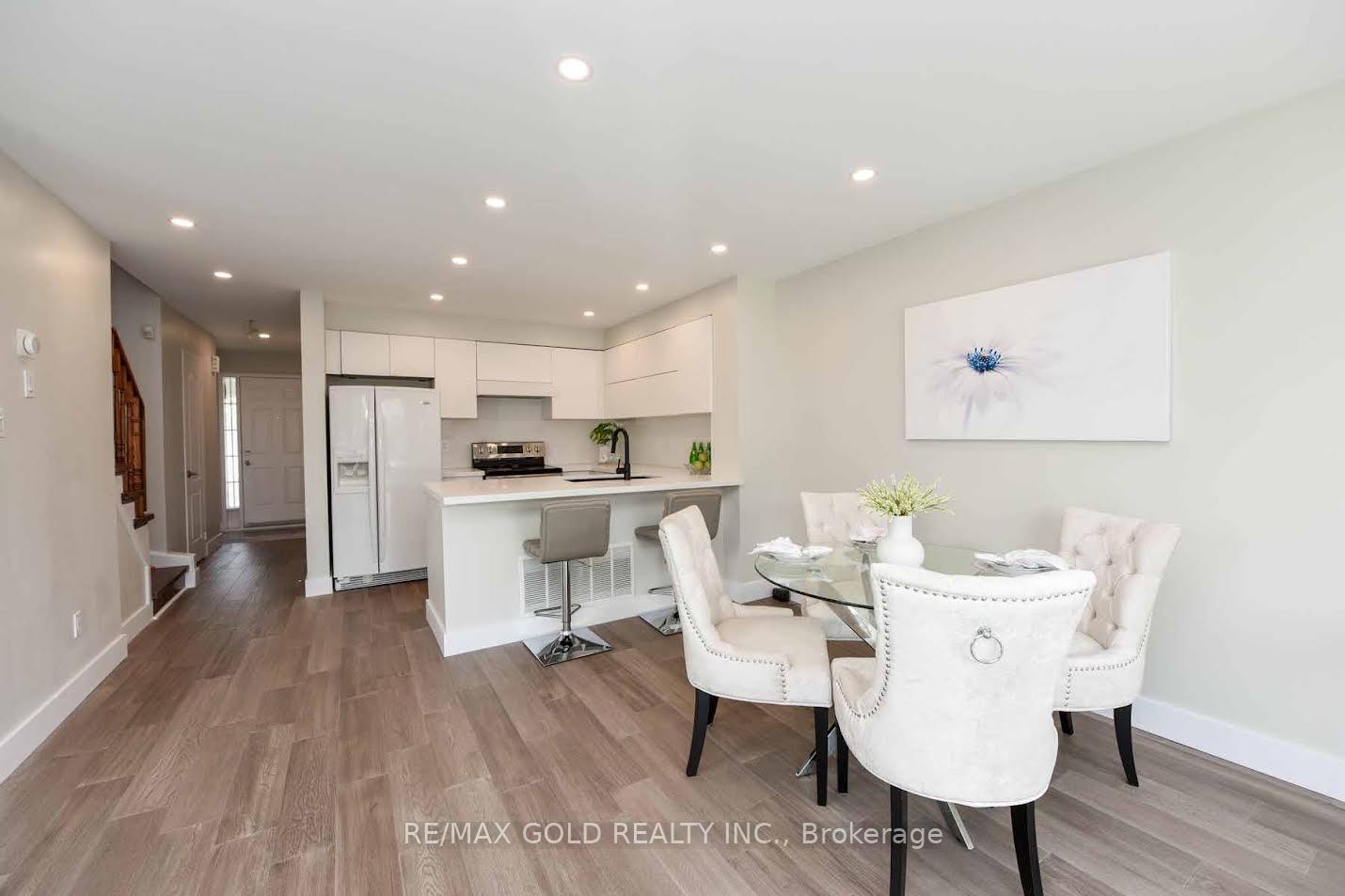 Photo 16 of 35 Needlewood Lane, Brampton, Sandringham-Wellington — HOMEH
