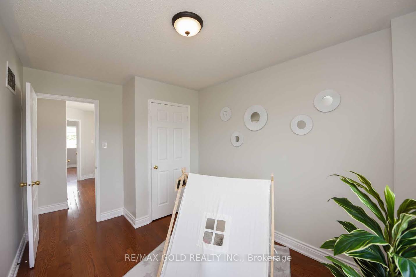 Photo 25 of 35 Needlewood Lane, Brampton, Sandringham-Wellington — HOMEH