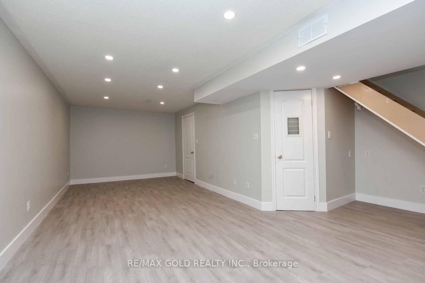 Photo 36 of 35 Needlewood Lane, Brampton, Sandringham-Wellington — HOMEH
