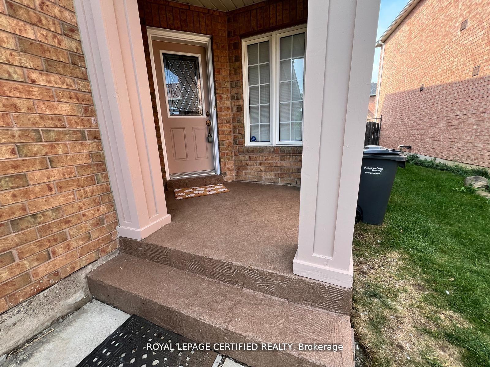 Photo 2 of 426 Orange Walk Crescent, Mississauga, Hurontario — HOMEH
