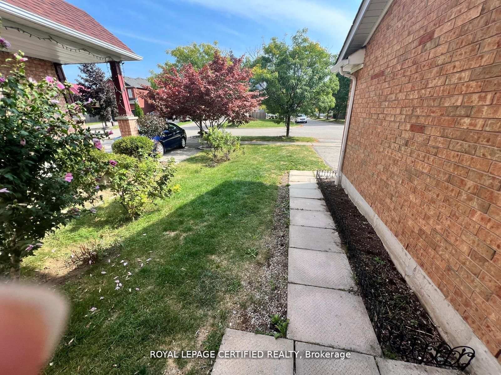 Photo 3 of 426 Orange Walk Crescent, Mississauga, Hurontario — HOMEH