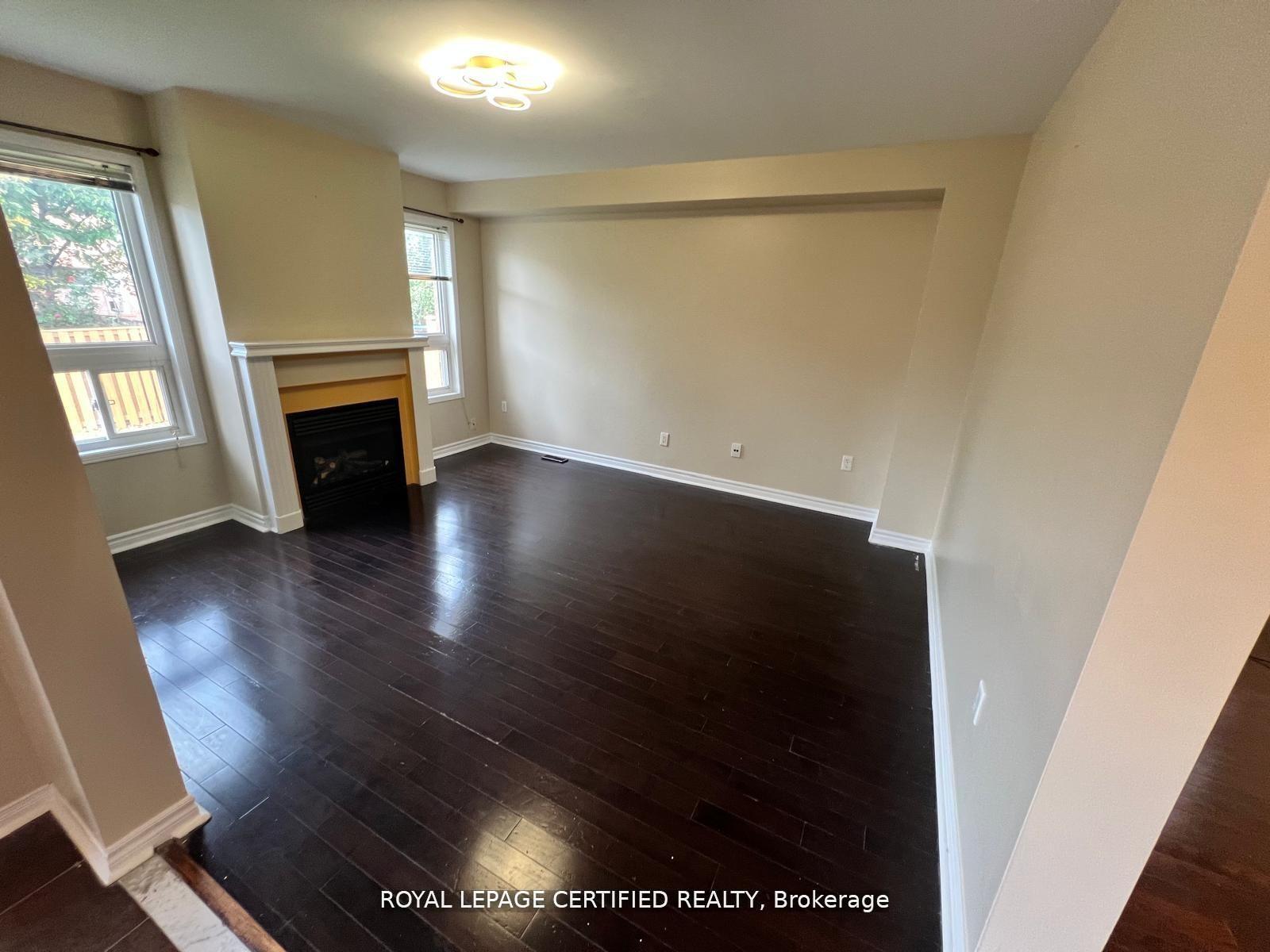 Photo 6 of 426 Orange Walk Crescent, Mississauga, Hurontario — HOMEH
