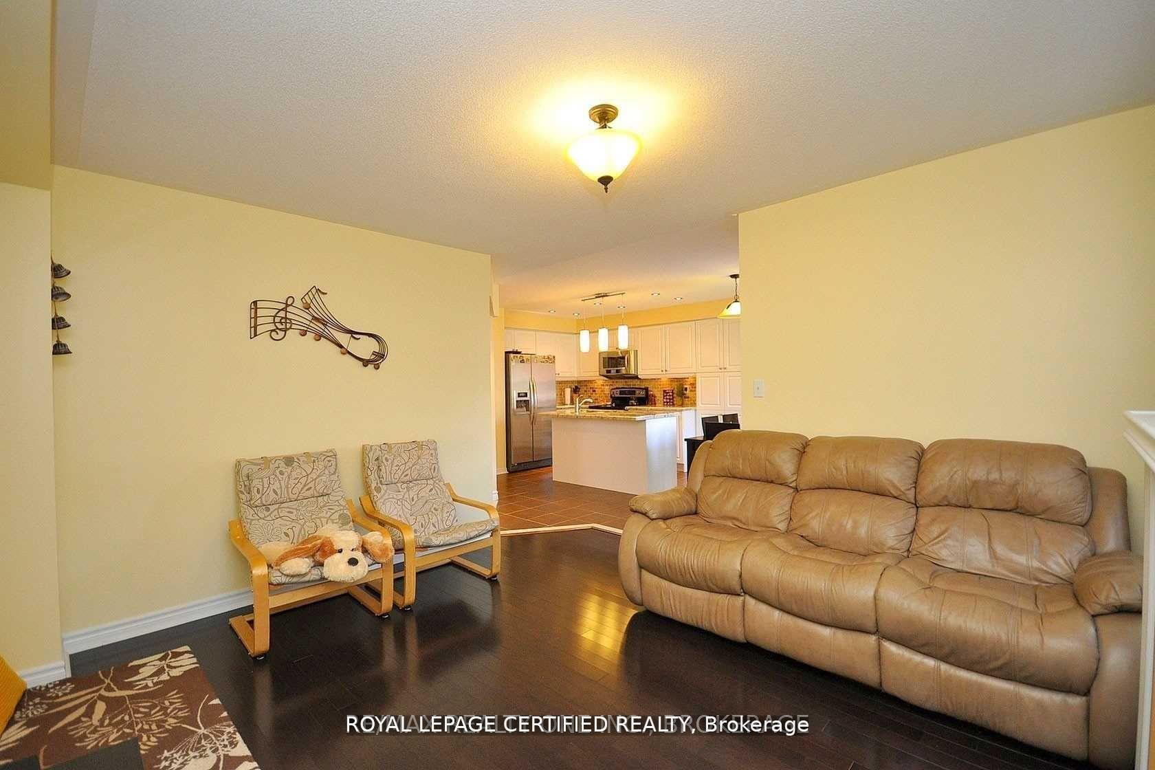Photo 8 of 426 Orange Walk Crescent, Mississauga, Hurontario — HOMEH