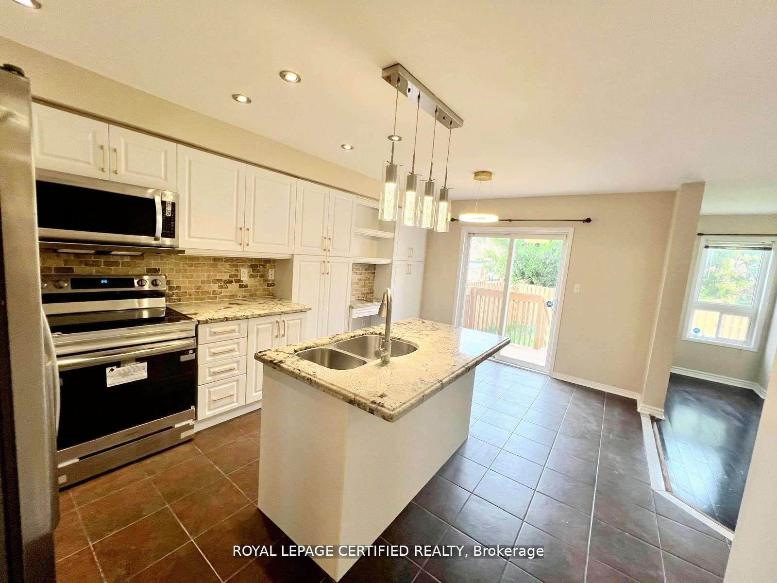 Photo 9 of 426 Orange Walk Crescent, Mississauga, Hurontario — HOMEH