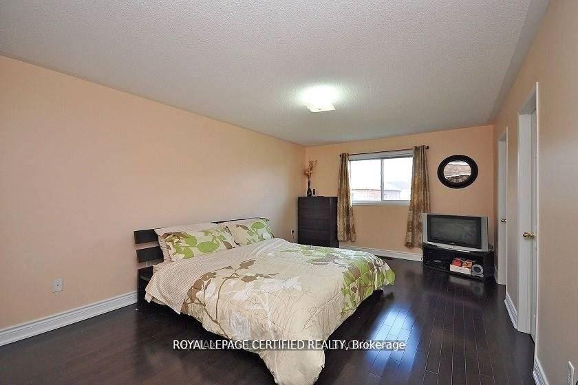 Photo 16 of 426 Orange Walk Crescent, Mississauga, Hurontario — HOMEH