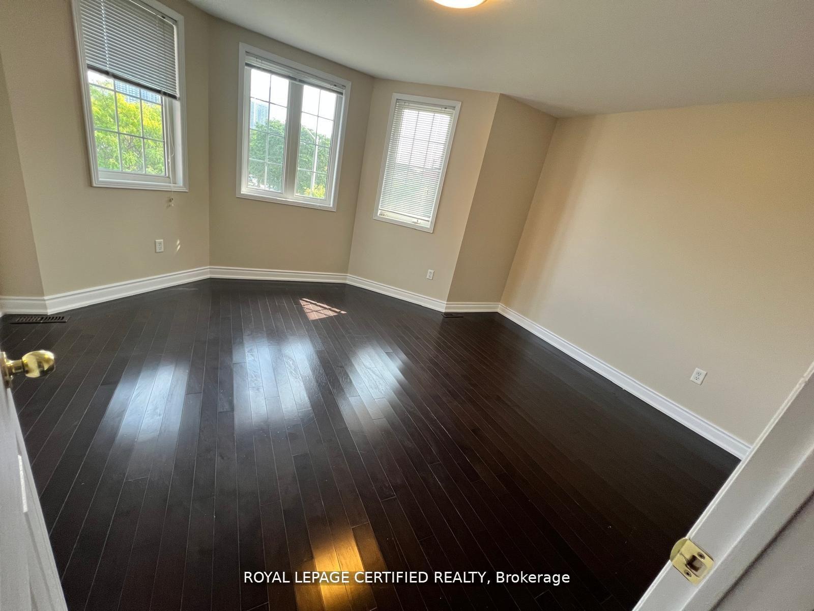 Photo 22 of 426 Orange Walk Crescent, Mississauga, Hurontario — HOMEH