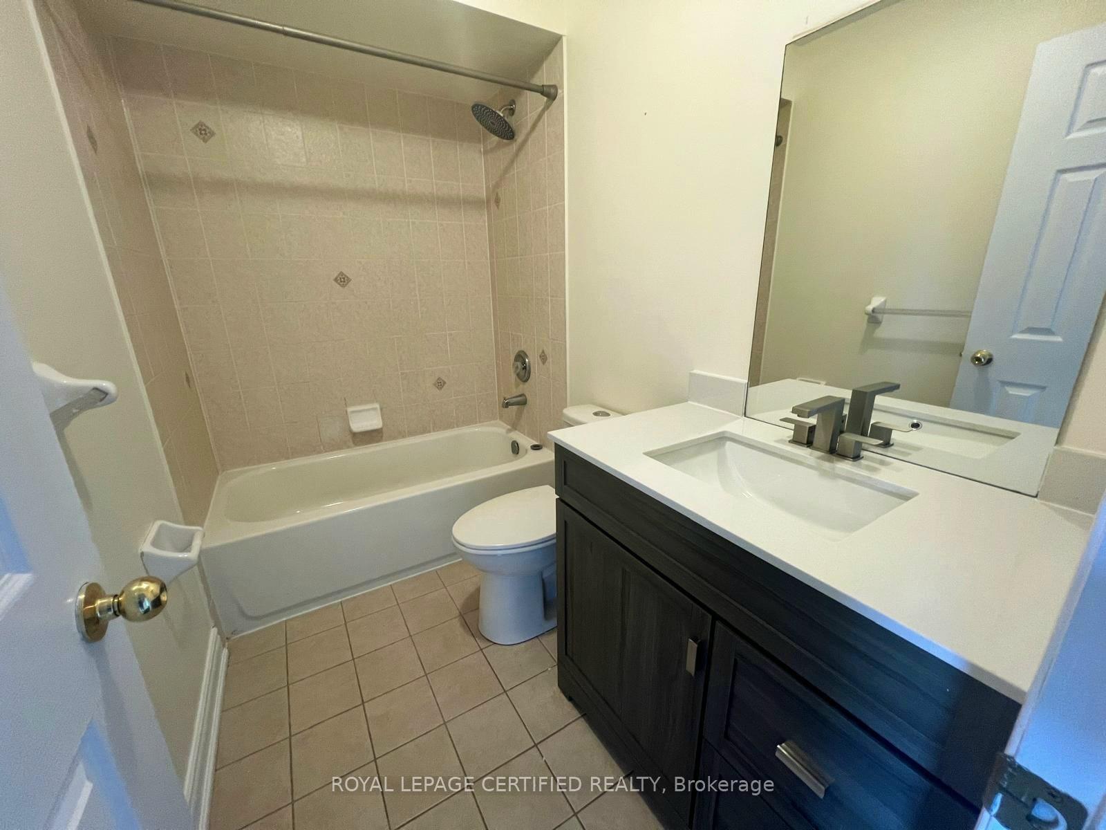 Photo 24 of 426 Orange Walk Crescent, Mississauga, Hurontario — HOMEH
