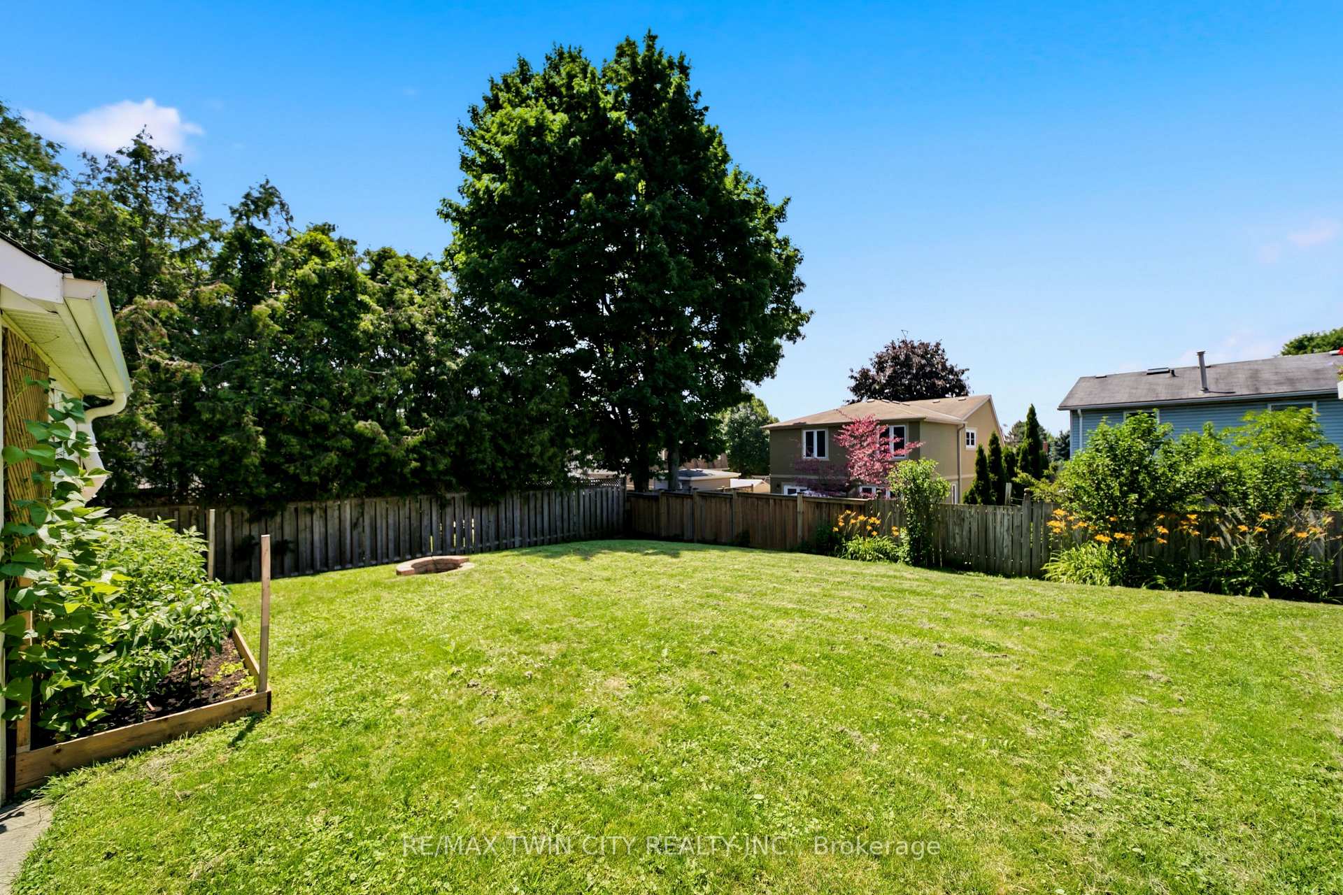 Photo 5 of 7 Glendan Court, Cambridge, Greenway-Chaplin — HOMEH
