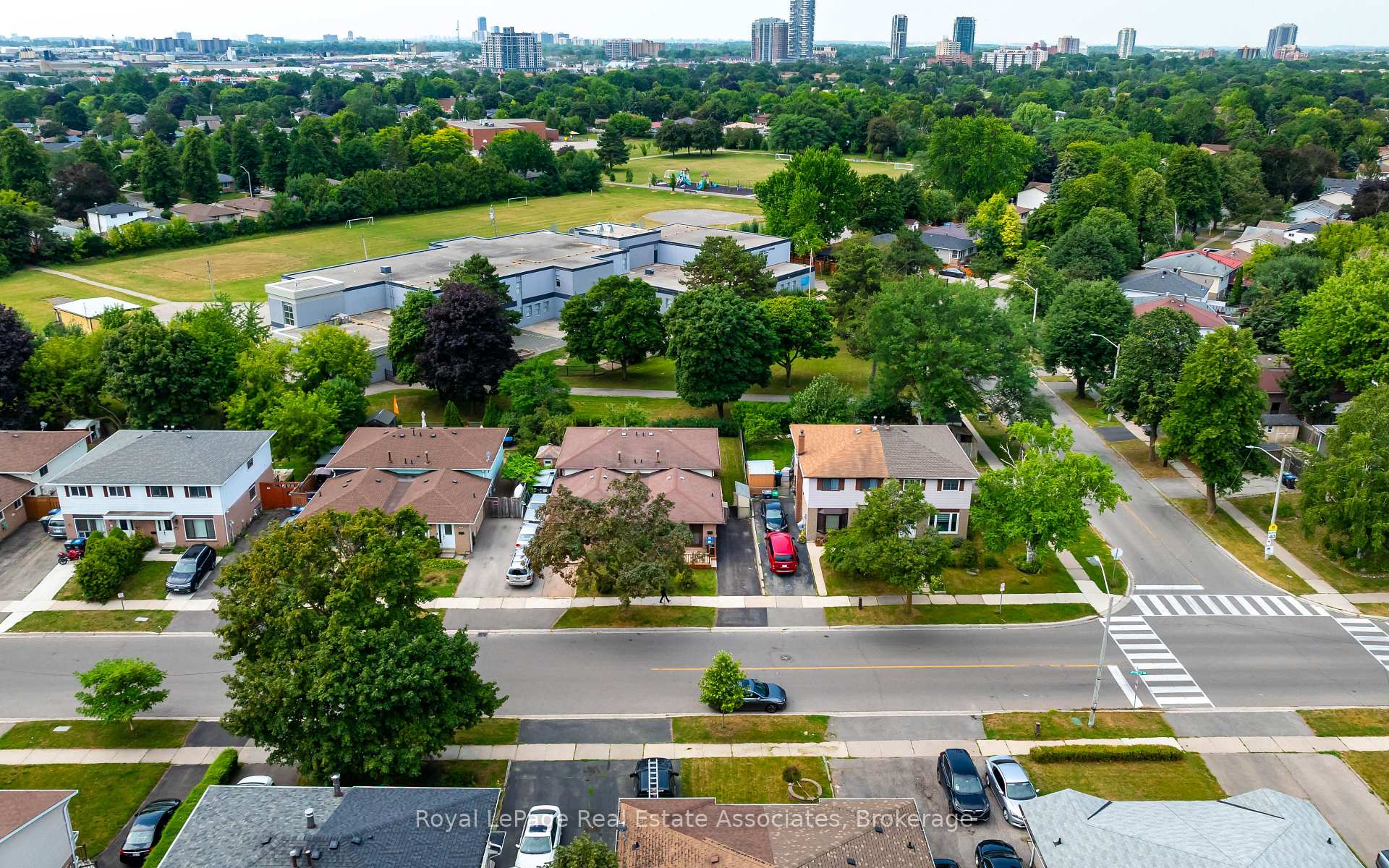Photo 3 of 256 Archdekin Drive, Brampton, Madoc — HOMEH