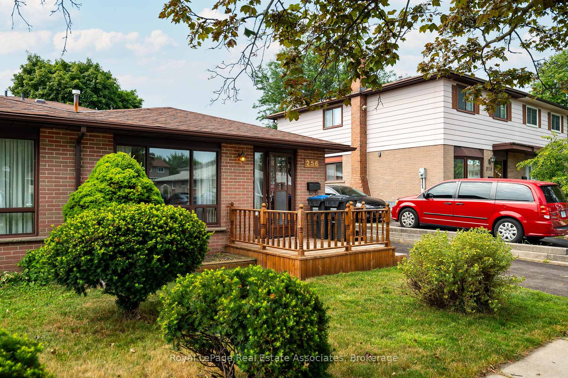 Photo 5 of 256 Archdekin Drive, Brampton, Madoc — HOMEH