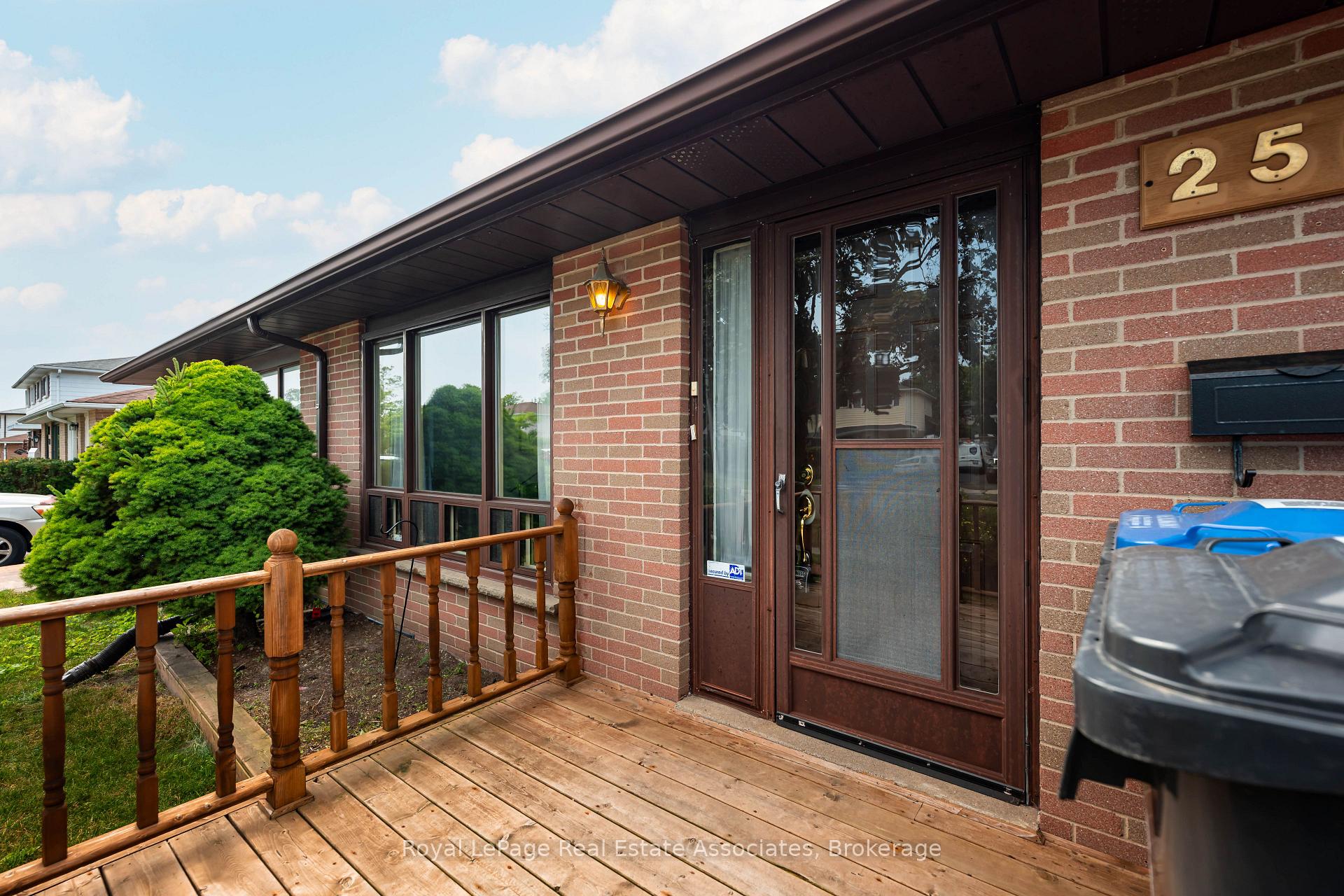 Photo 6 of 256 Archdekin Drive, Brampton, Madoc — HOMEH