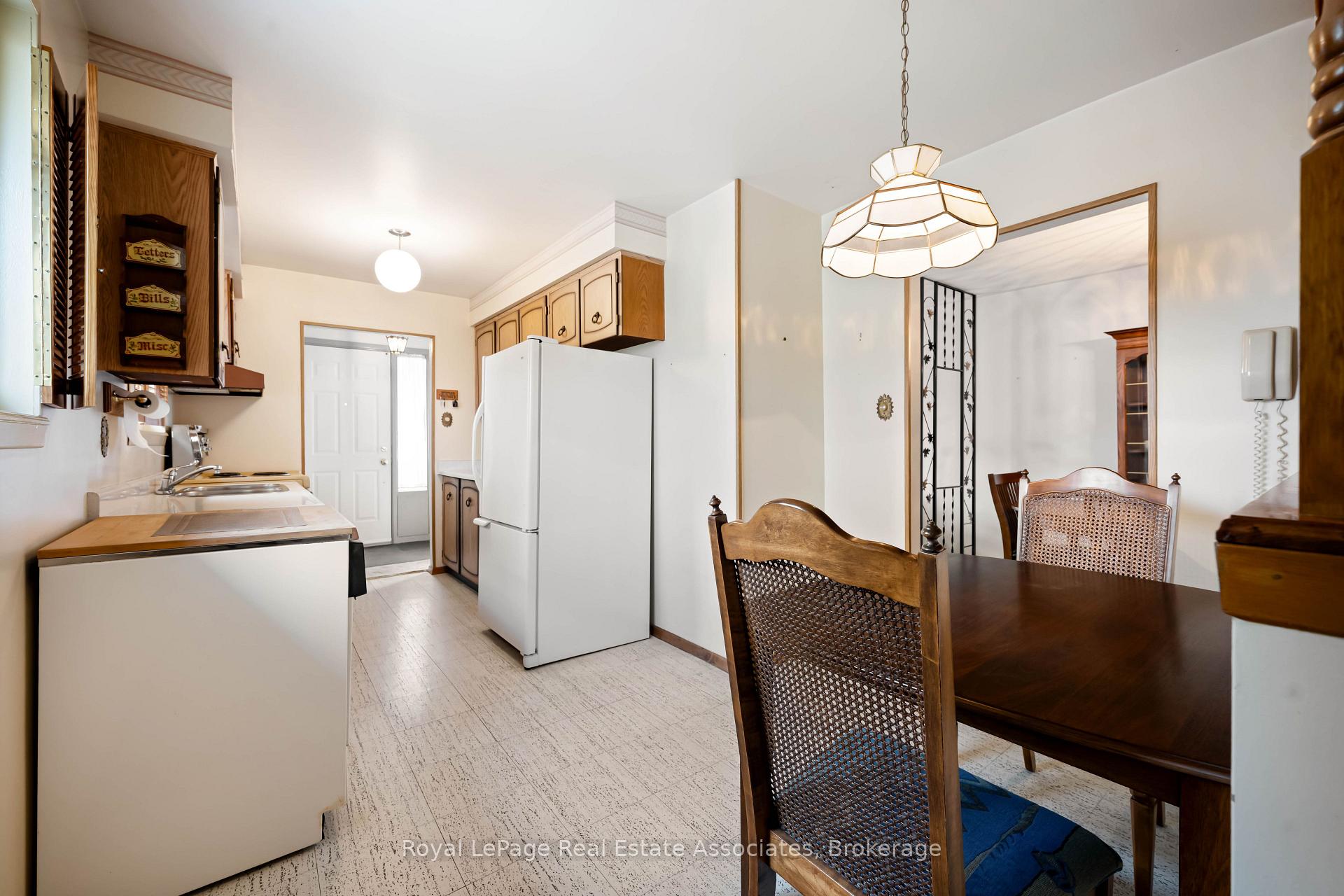 Photo 11 of 256 Archdekin Drive, Brampton, Madoc — HOMEH