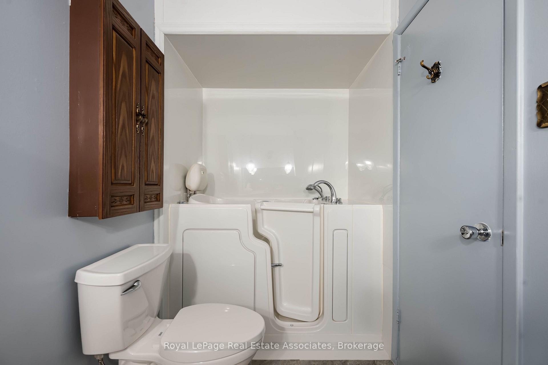 Photo 18 of 256 Archdekin Drive, Brampton, Madoc — HOMEH