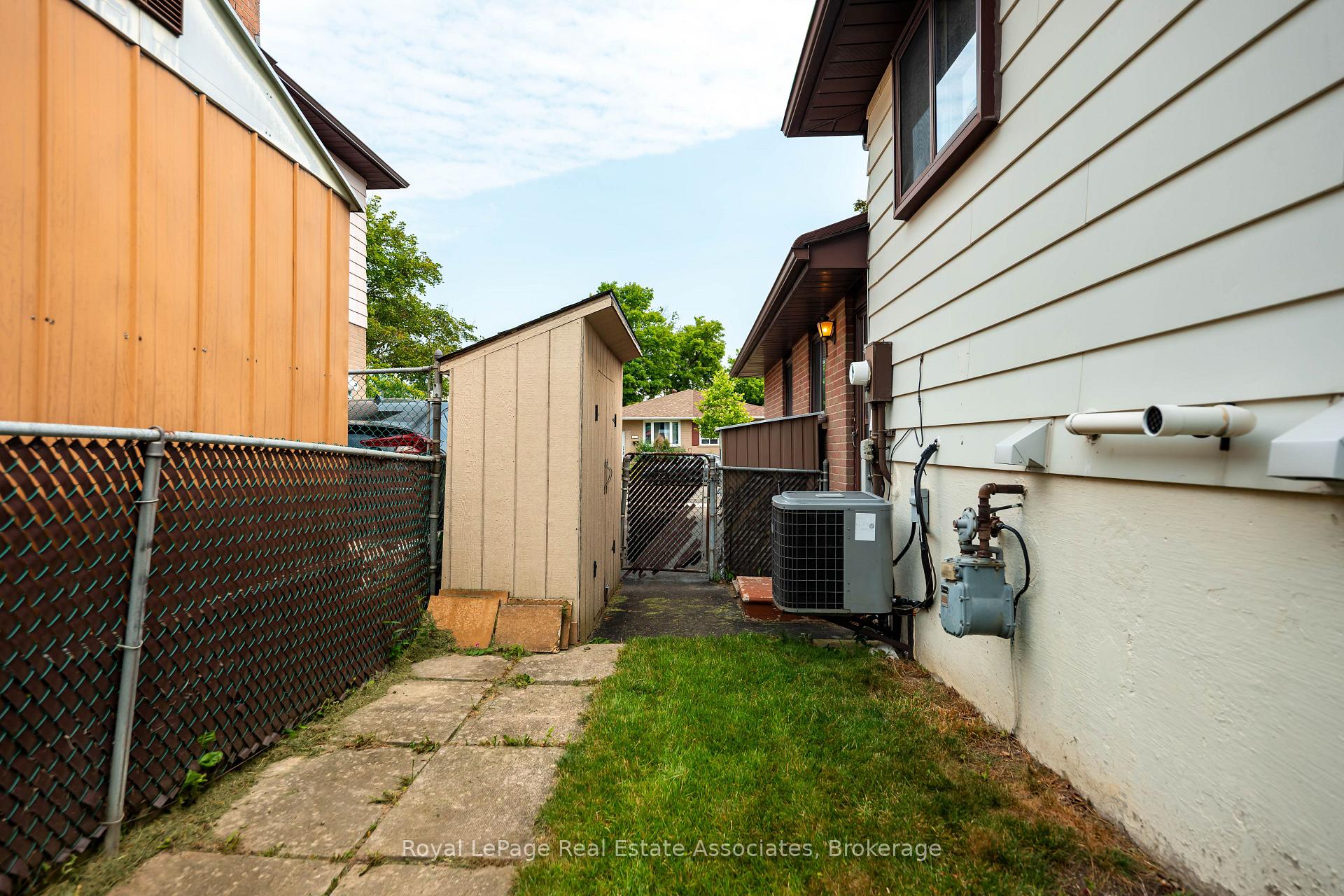 Photo 28 of 256 Archdekin Drive, Brampton, Madoc — HOMEH