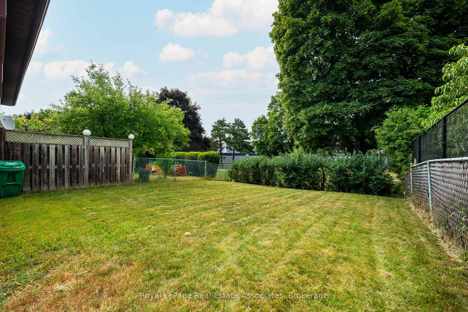 Photo 29 of 256 Archdekin Drive, Brampton, Madoc — HOMEH