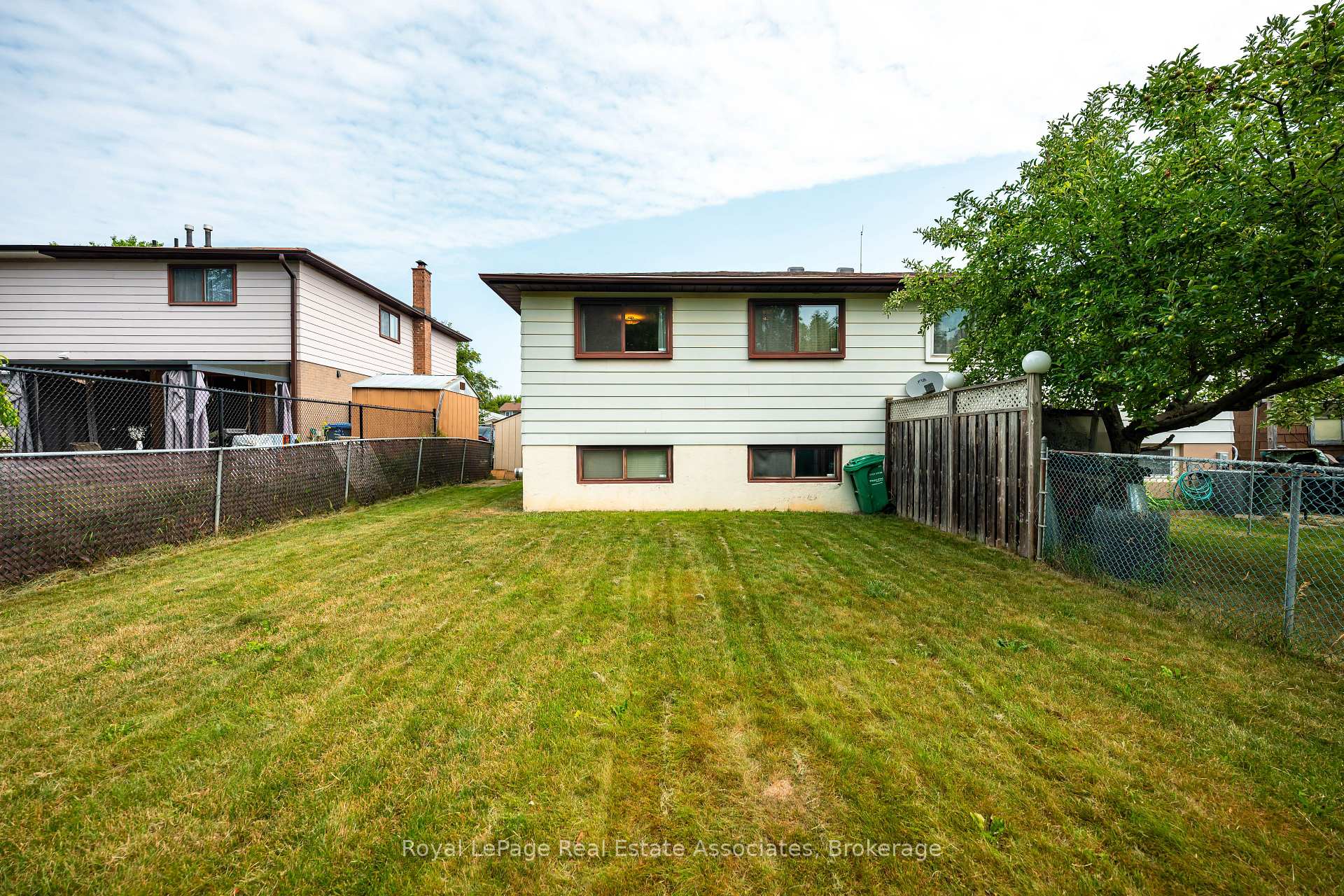 Photo 30 of 256 Archdekin Drive, Brampton, Madoc — HOMEH