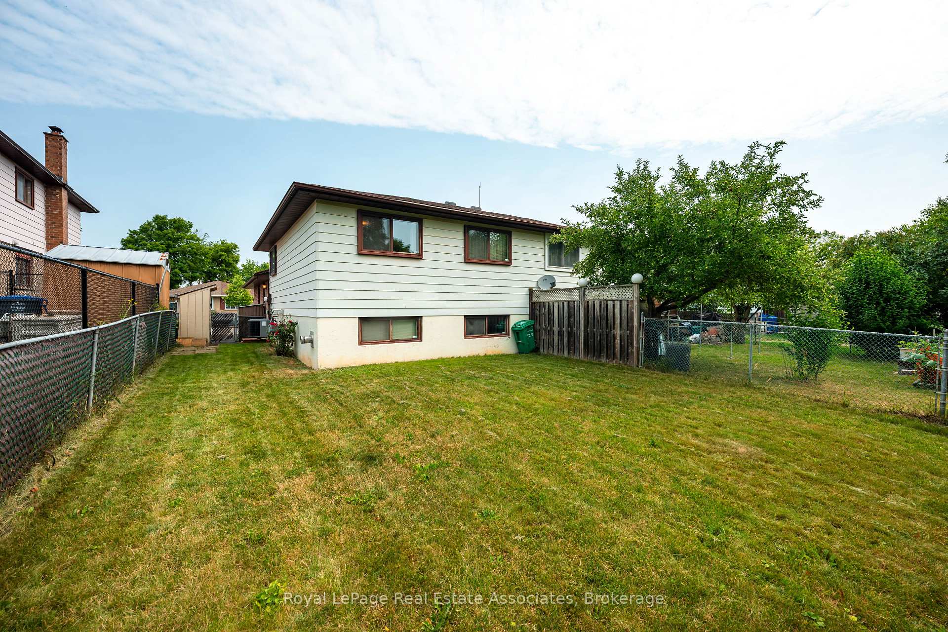 Photo 31 of 256 Archdekin Drive, Brampton, Madoc — HOMEH