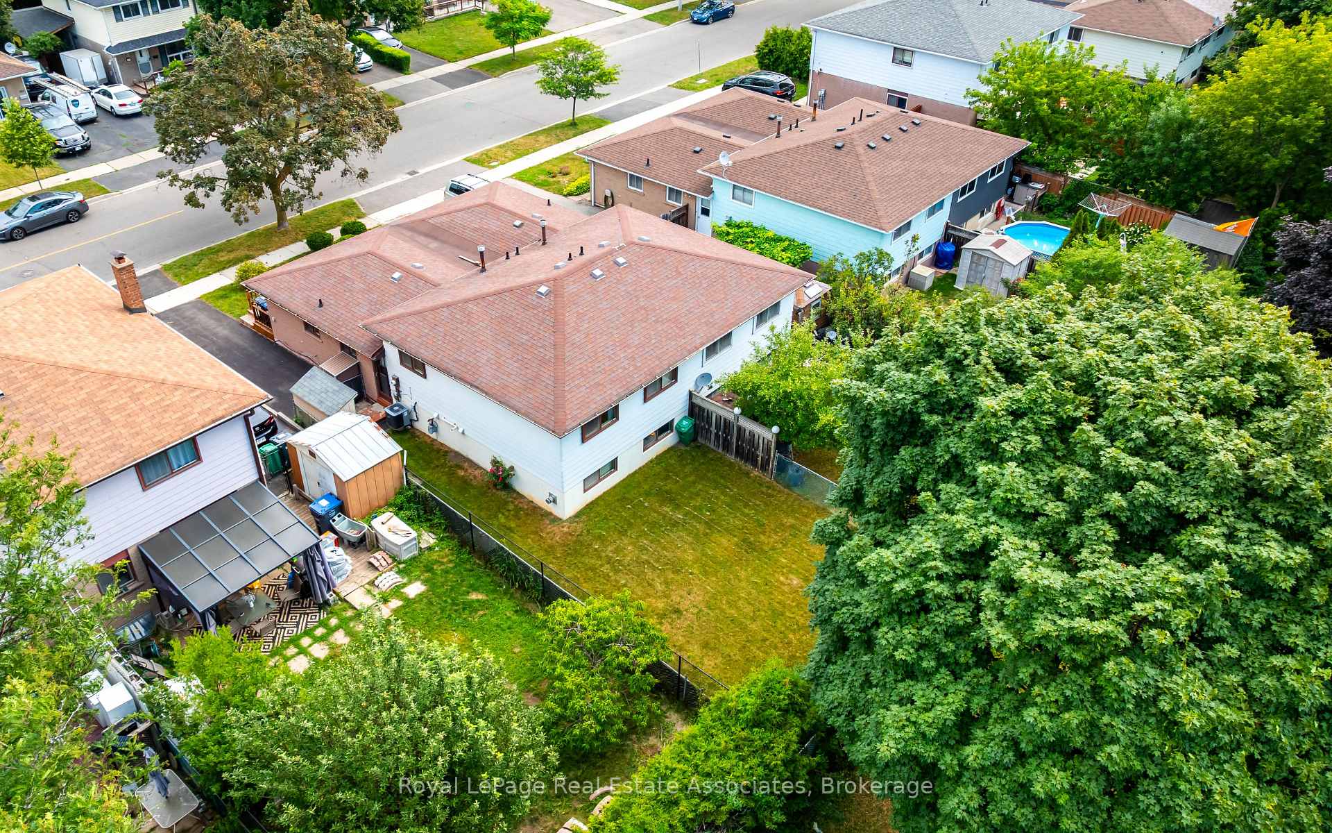 Photo 32 of 256 Archdekin Drive, Brampton, Madoc — HOMEH
