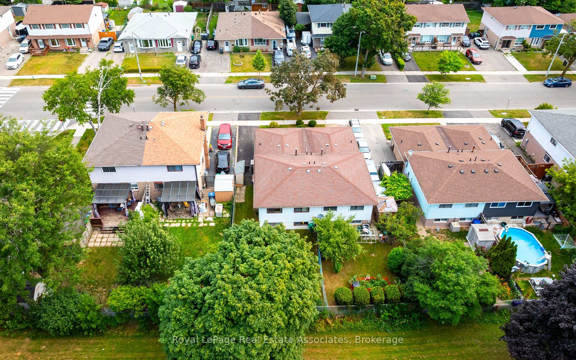 Photo 33 of 256 Archdekin Drive, Brampton, Madoc — HOMEH