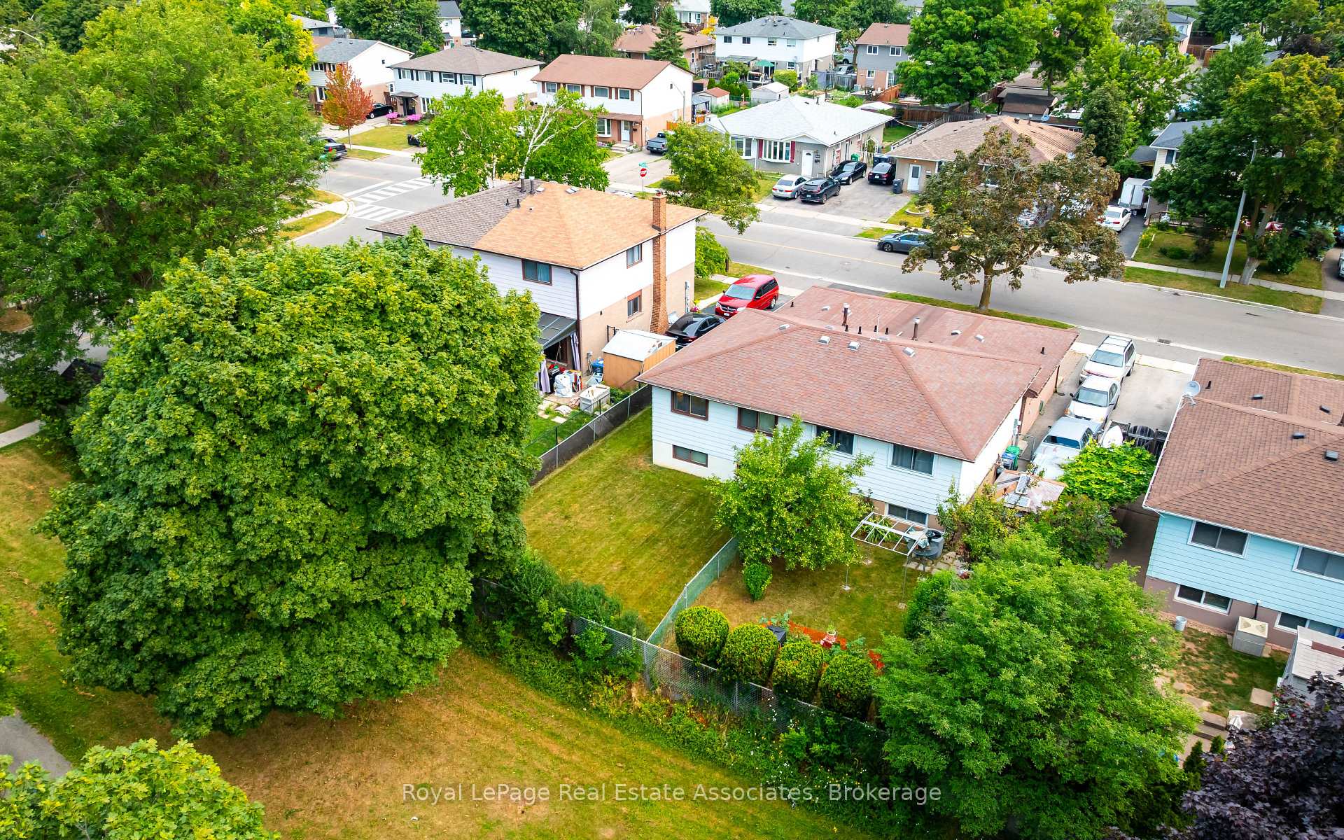 Photo 34 of 256 Archdekin Drive, Brampton, Madoc — HOMEH