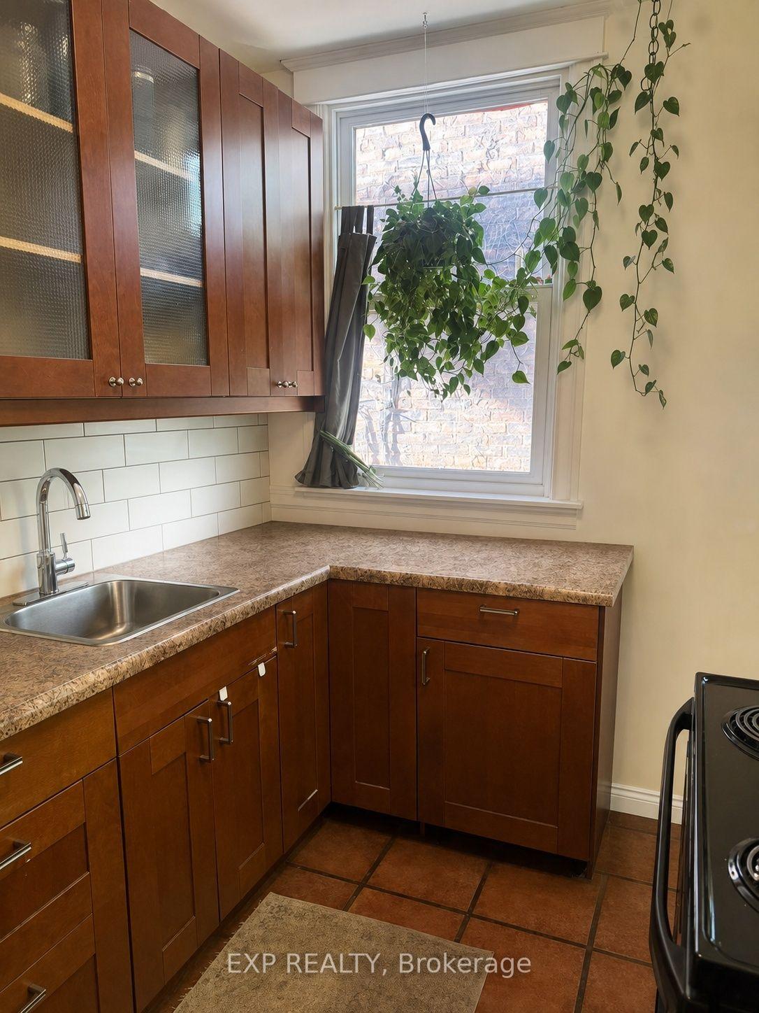 Photo 4 of 31 St Clair Avenue, Hamilton, Gibson — HOMEH