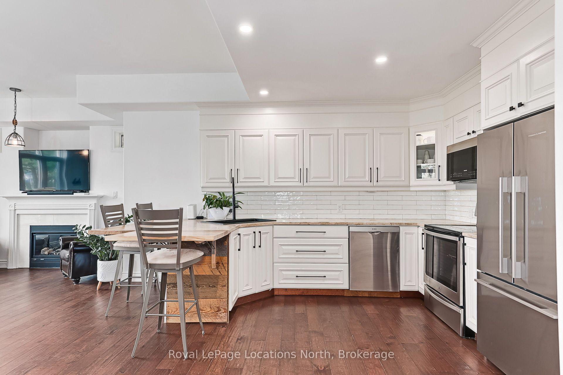 Photo 5 of Unit 103, 10 Bay Street E, Blue Mountains — HOMEH
