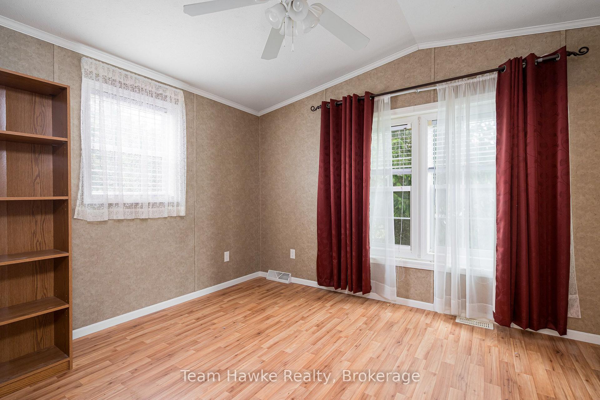 Photo 4 of 97 Georgian Glen Drive, Wasaga Beach — HOMEH