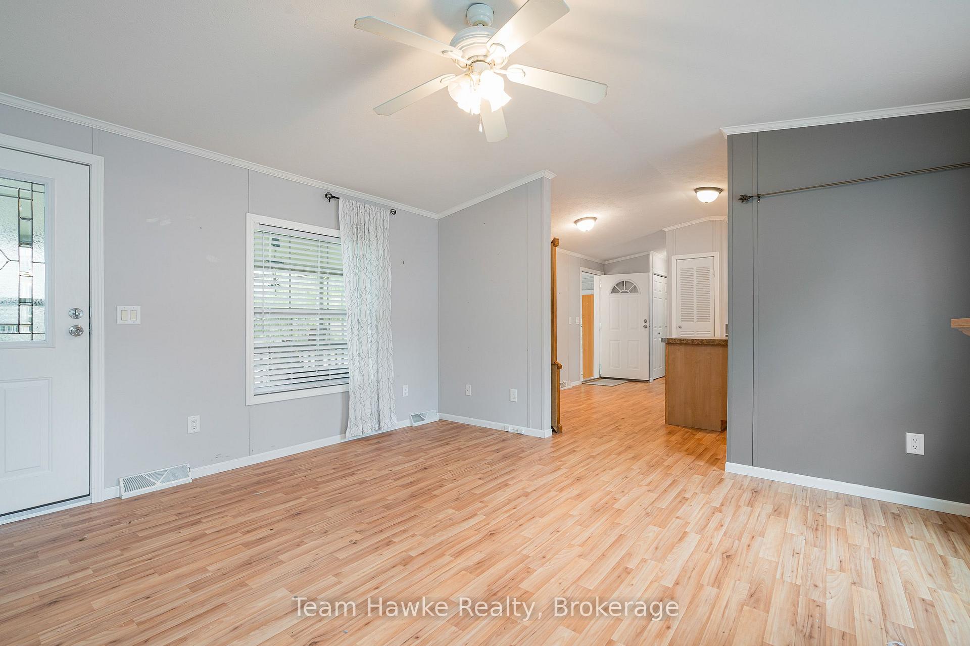 Photo 5 of 97 Georgian Glen Drive, Wasaga Beach — HOMEH