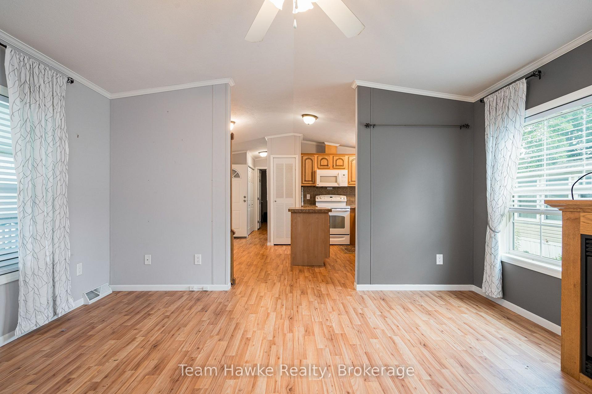 Photo 6 of 97 Georgian Glen Drive, Wasaga Beach — HOMEH