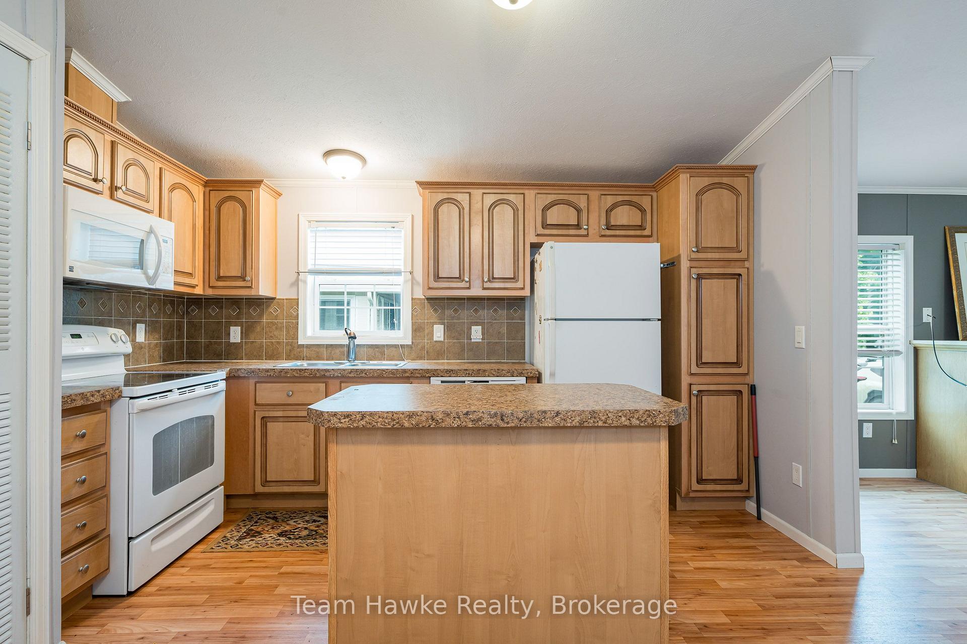 Photo 8 of 97 Georgian Glen Drive, Wasaga Beach — HOMEH