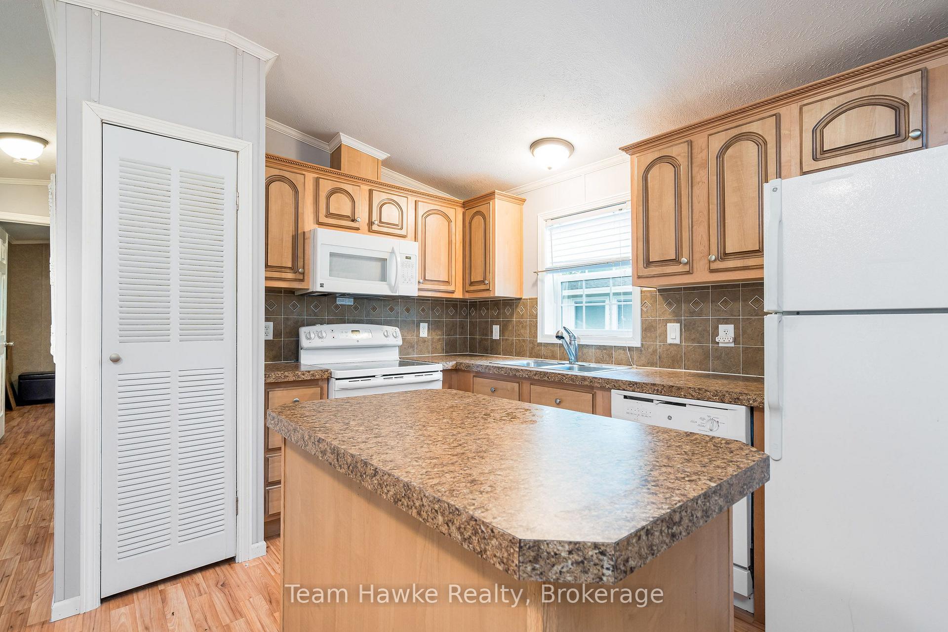 Photo 9 of 97 Georgian Glen Drive, Wasaga Beach — HOMEH