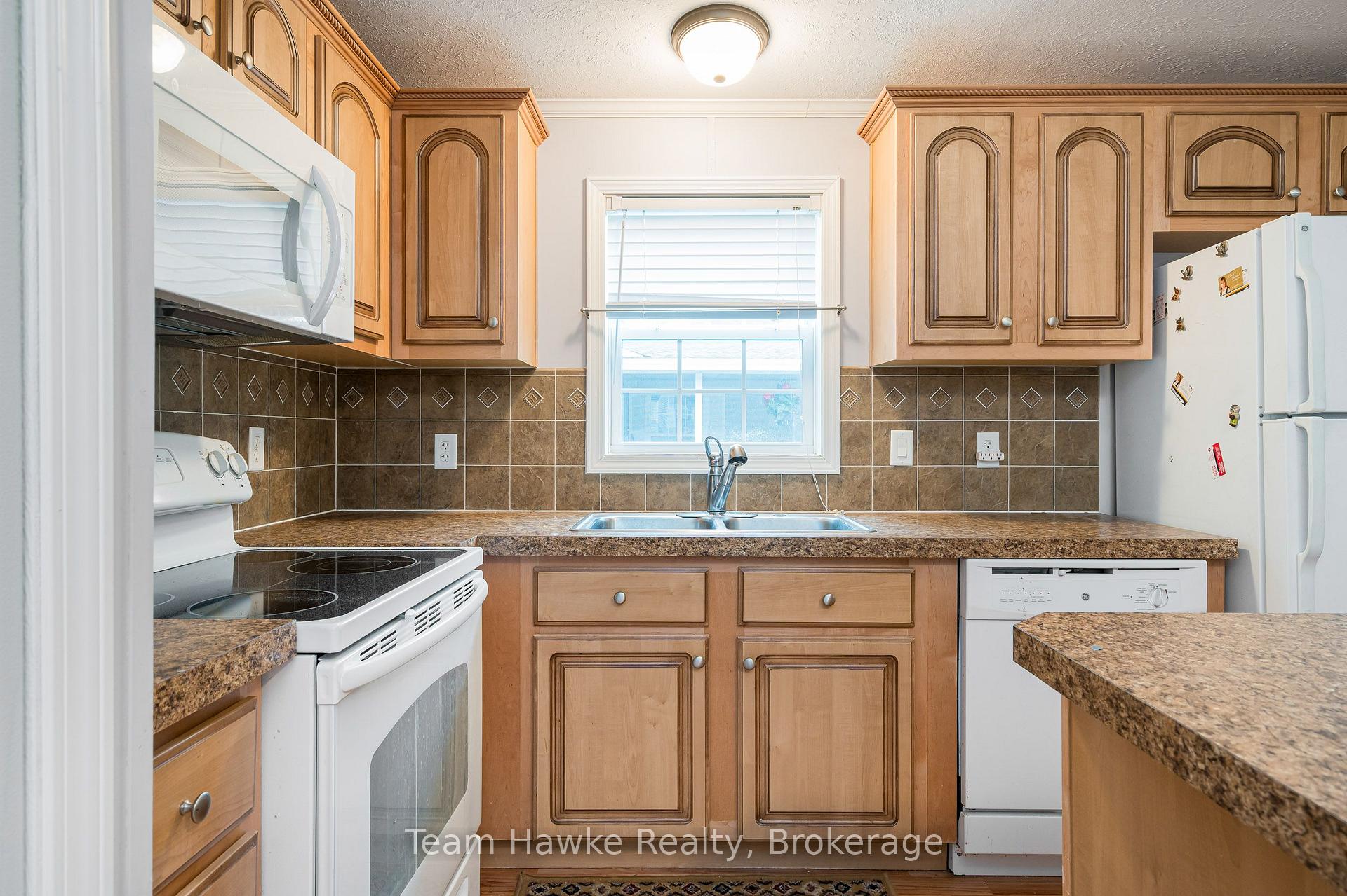 Photo 10 of 97 Georgian Glen Drive, Wasaga Beach — HOMEH