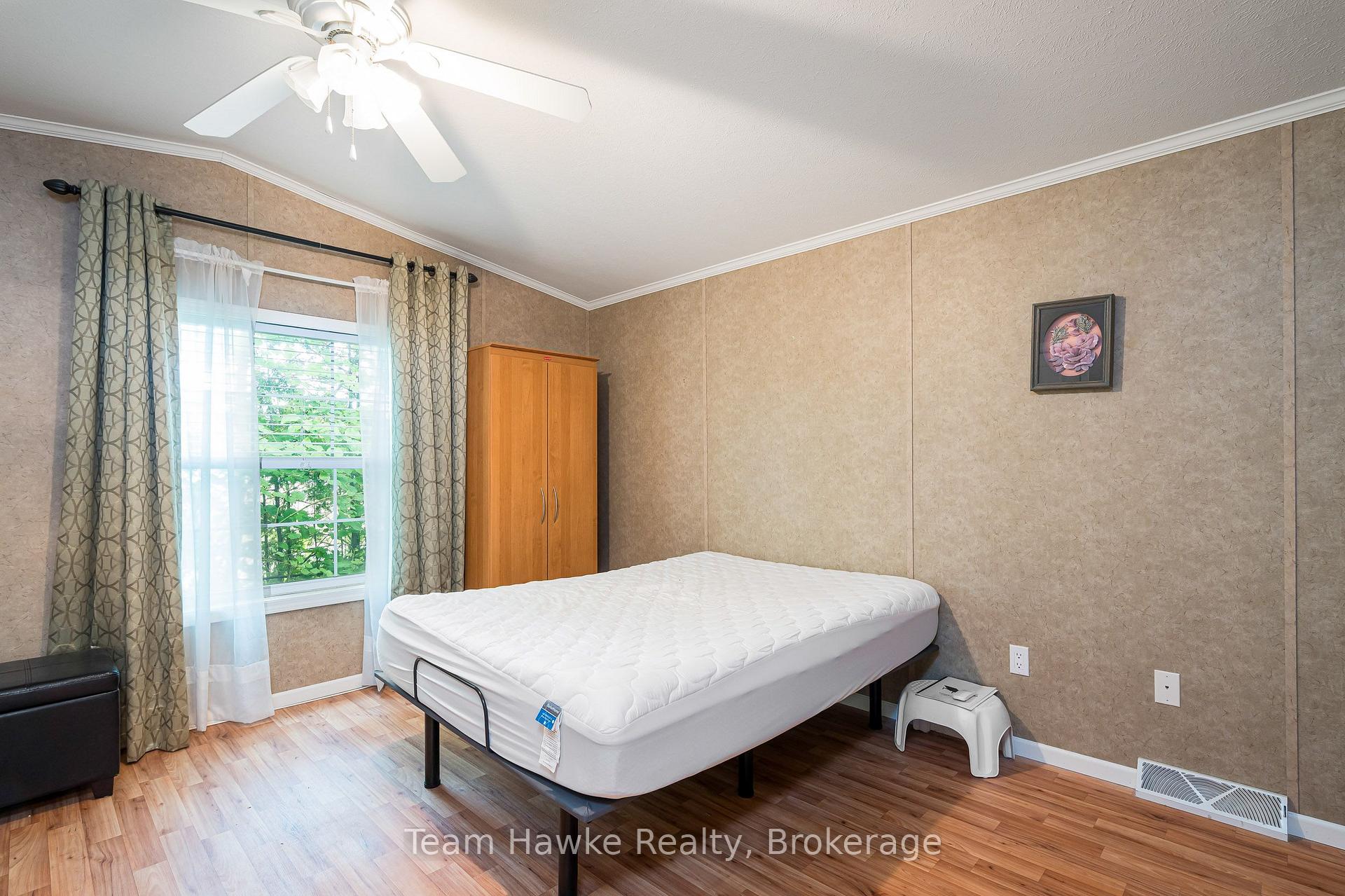 Photo 13 of 97 Georgian Glen Drive, Wasaga Beach — HOMEH