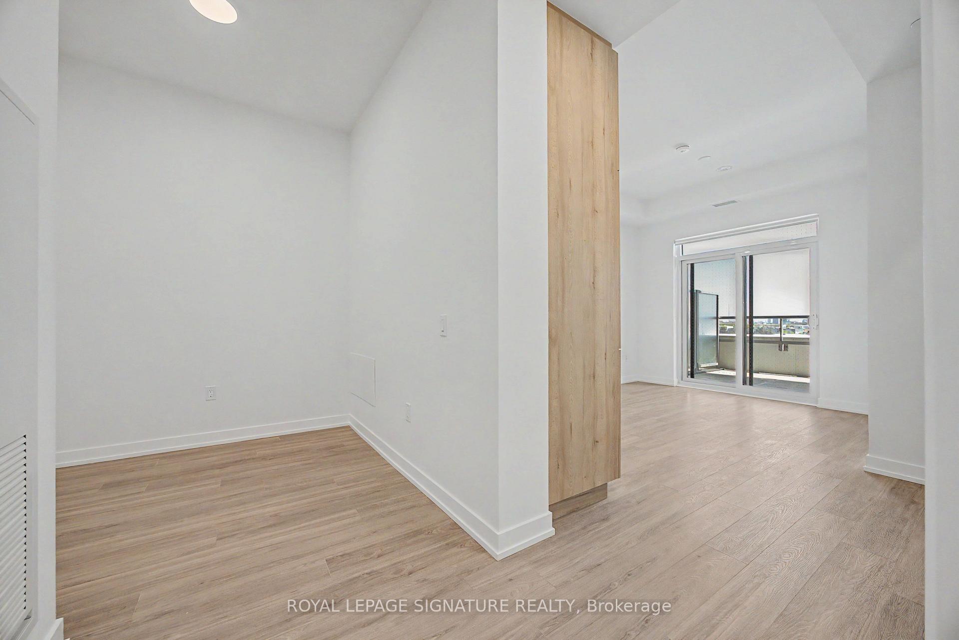 Photo 4 of Unit 301, 21 Meadowvale Road, Vaughan, Concord — HOMEH