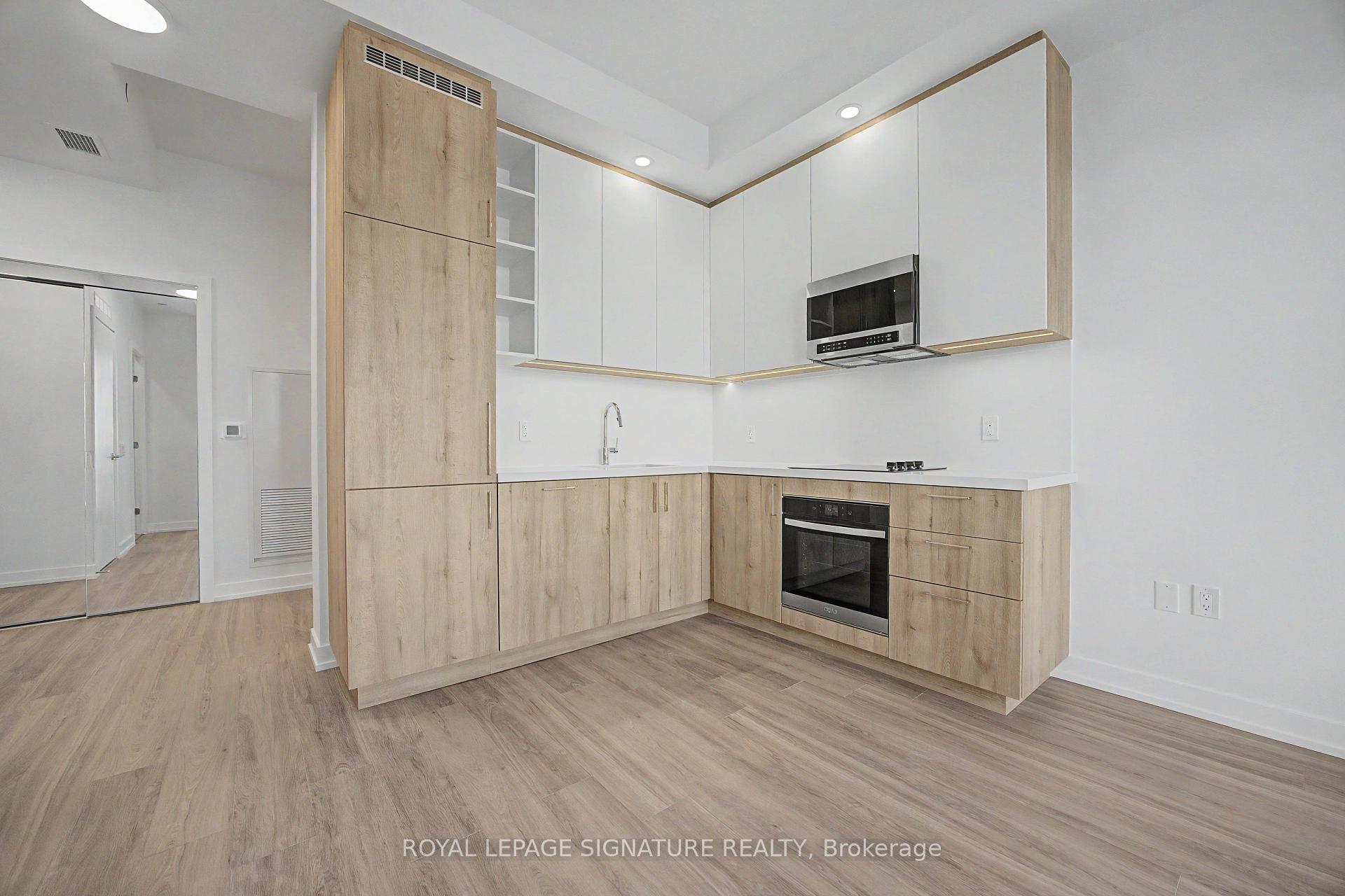Photo 8 of Unit 301, 21 Meadowvale Road, Vaughan, Concord — HOMEH