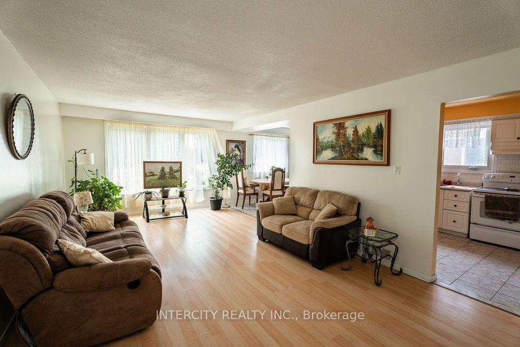 Photo 6 of 100 Dixon Road, Etobicoke, Kingsview Village-The Westway — HOMEH