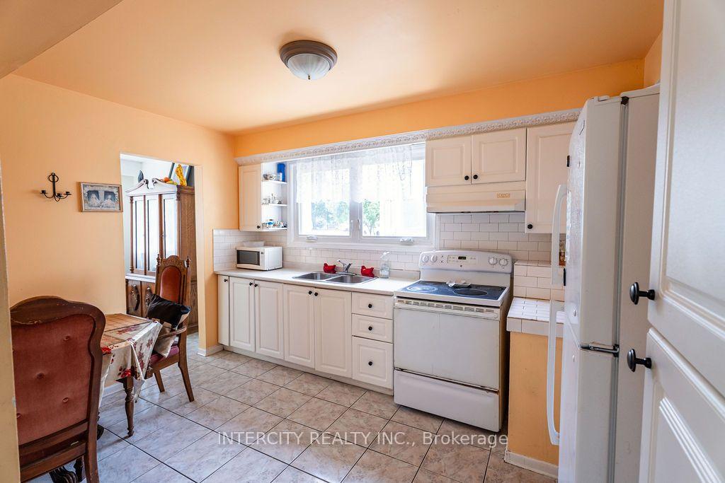 Photo 9 of 100 Dixon Road, Etobicoke, Kingsview Village-The Westway — HOMEH