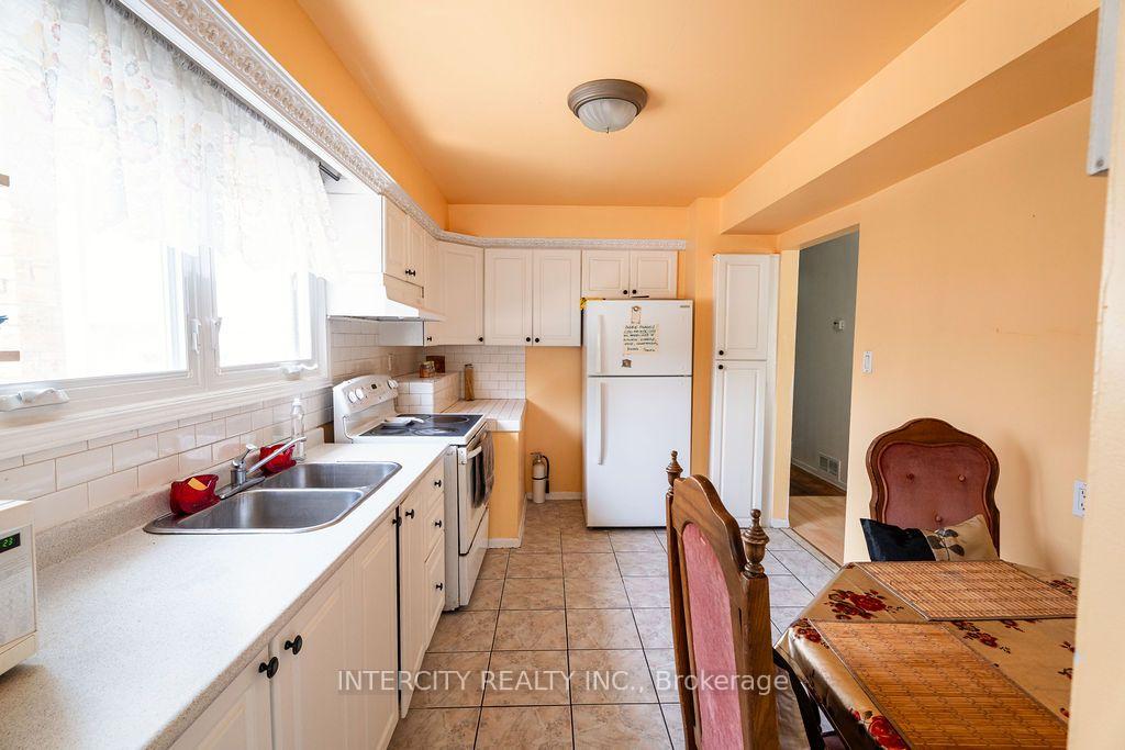 Photo 10 of 100 Dixon Road, Etobicoke, Kingsview Village-The Westway — HOMEH