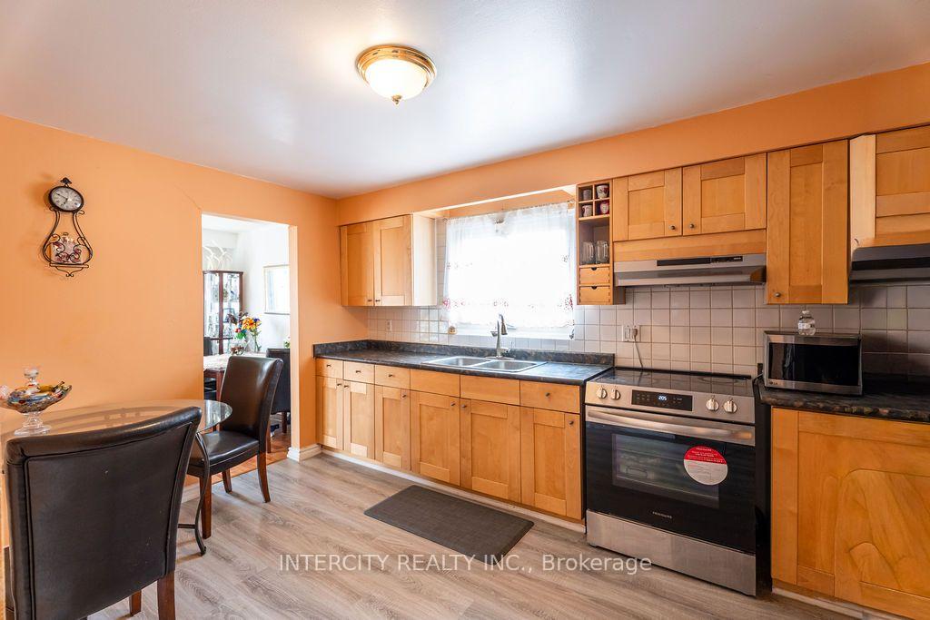 Photo 20 of 100 Dixon Road, Etobicoke, Kingsview Village-The Westway — HOMEH