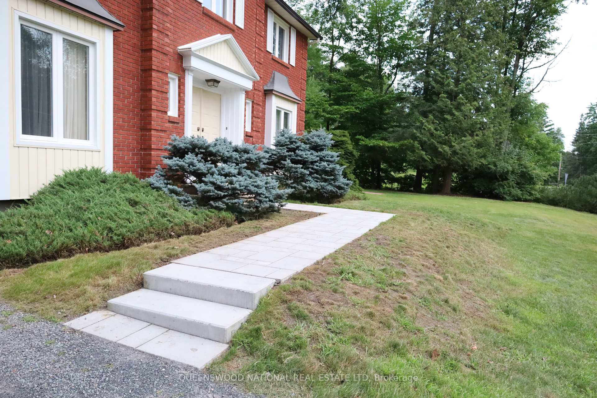 Photo 3 of 1080 Sunnydale Street, Ottawa, Navan — HOMEH