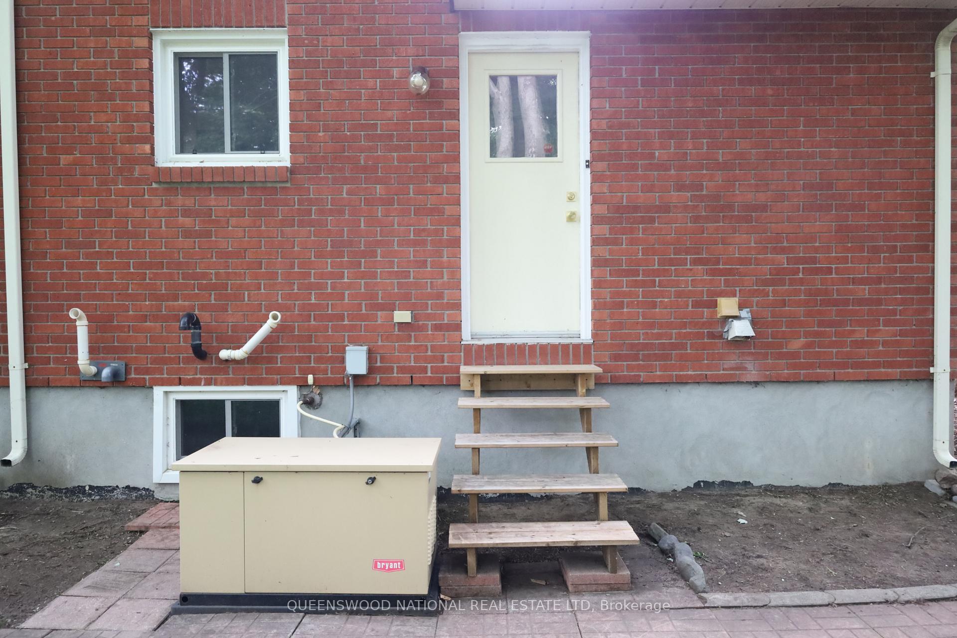 Photo 6 of 1080 Sunnydale Street, Ottawa, Navan — HOMEH