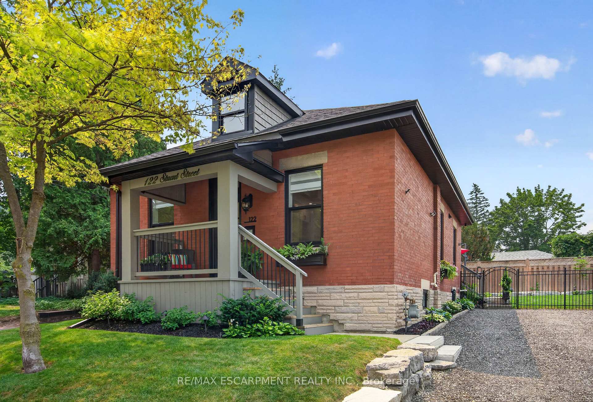 Photo 2 of 122 Stuart Street, Guelph, St. George's — HOMEH