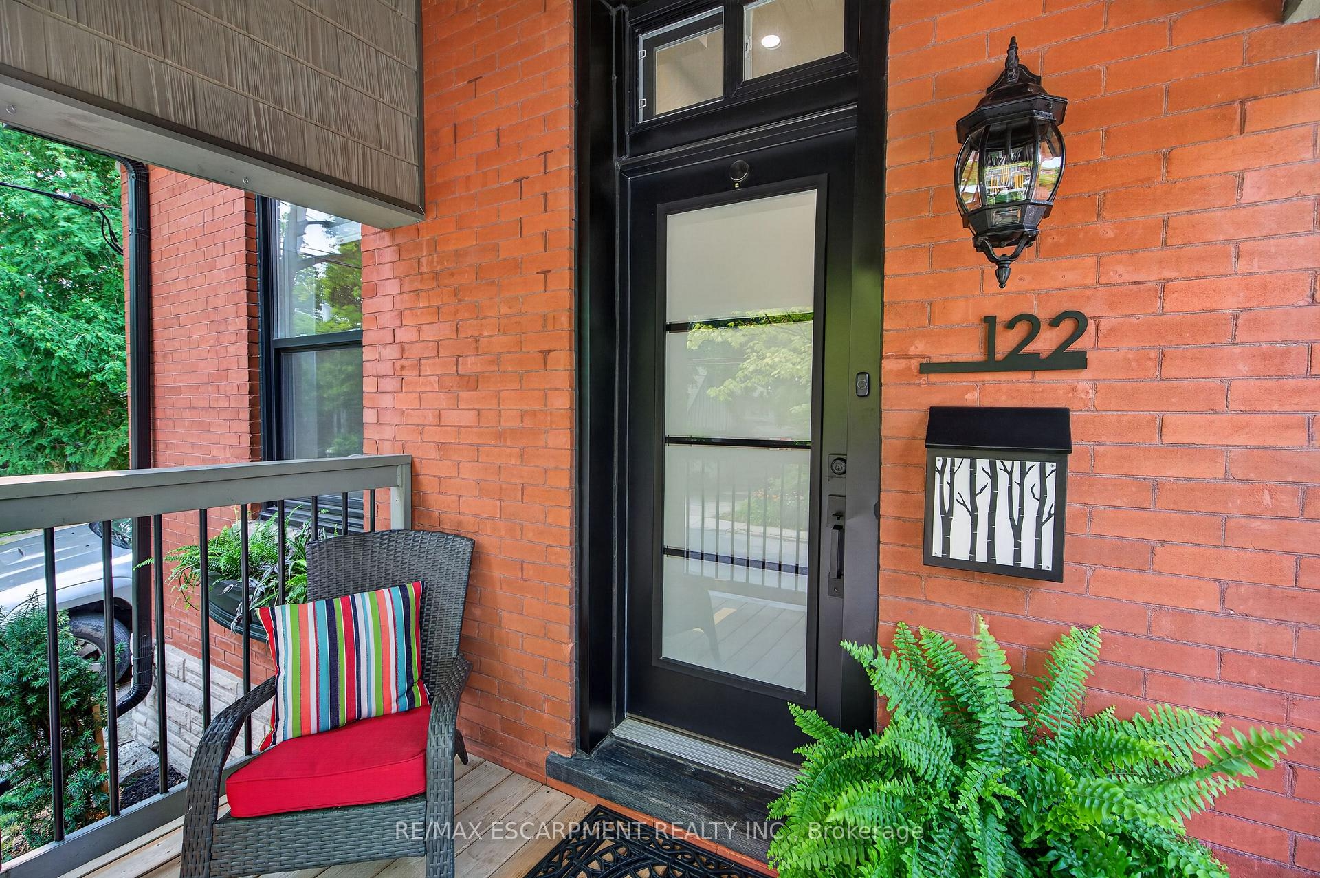 Photo 3 of 122 Stuart Street, Guelph, St. George's — HOMEH
