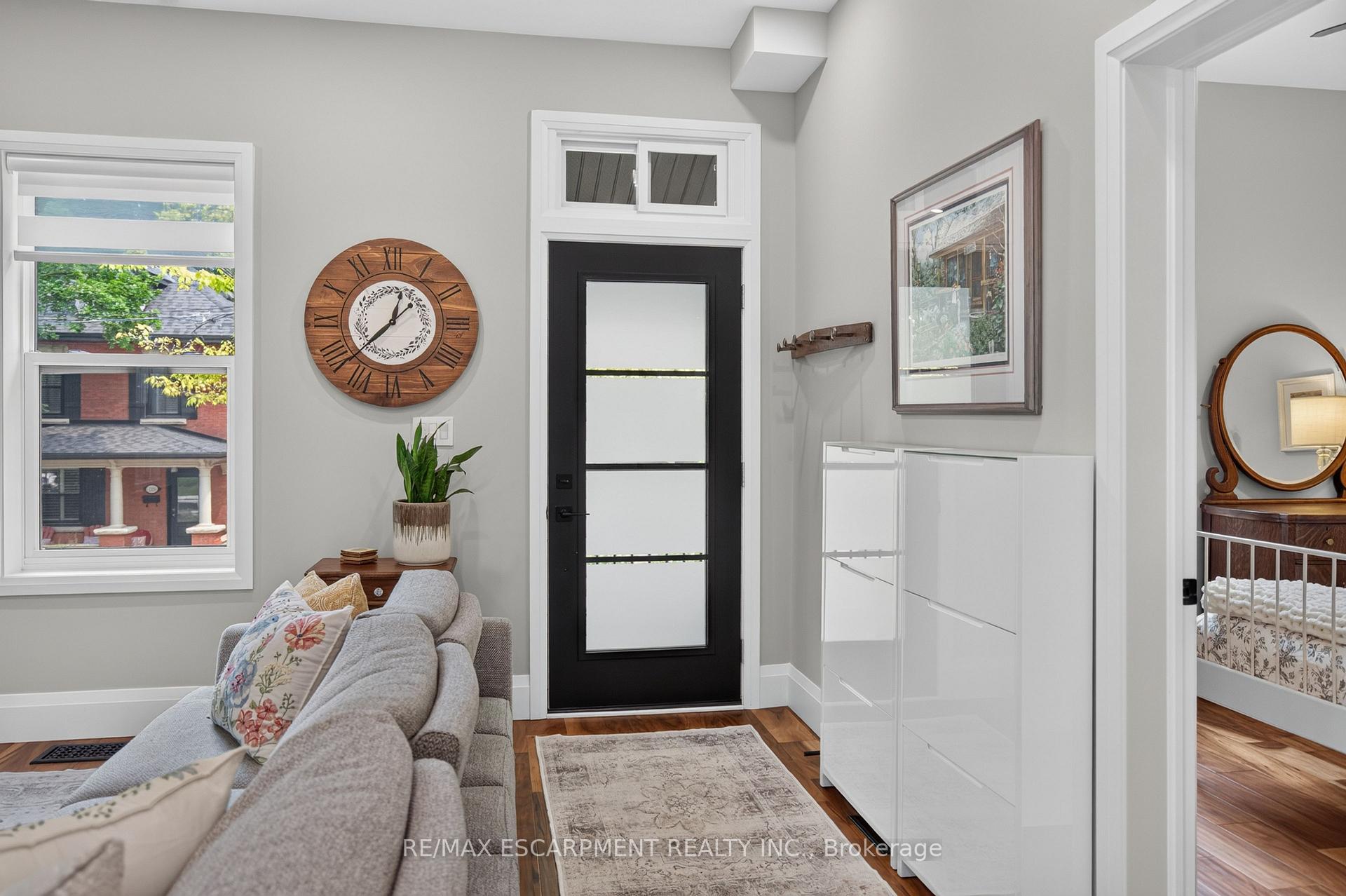 Photo 6 of 122 Stuart Street, Guelph, St. George's — HOMEH