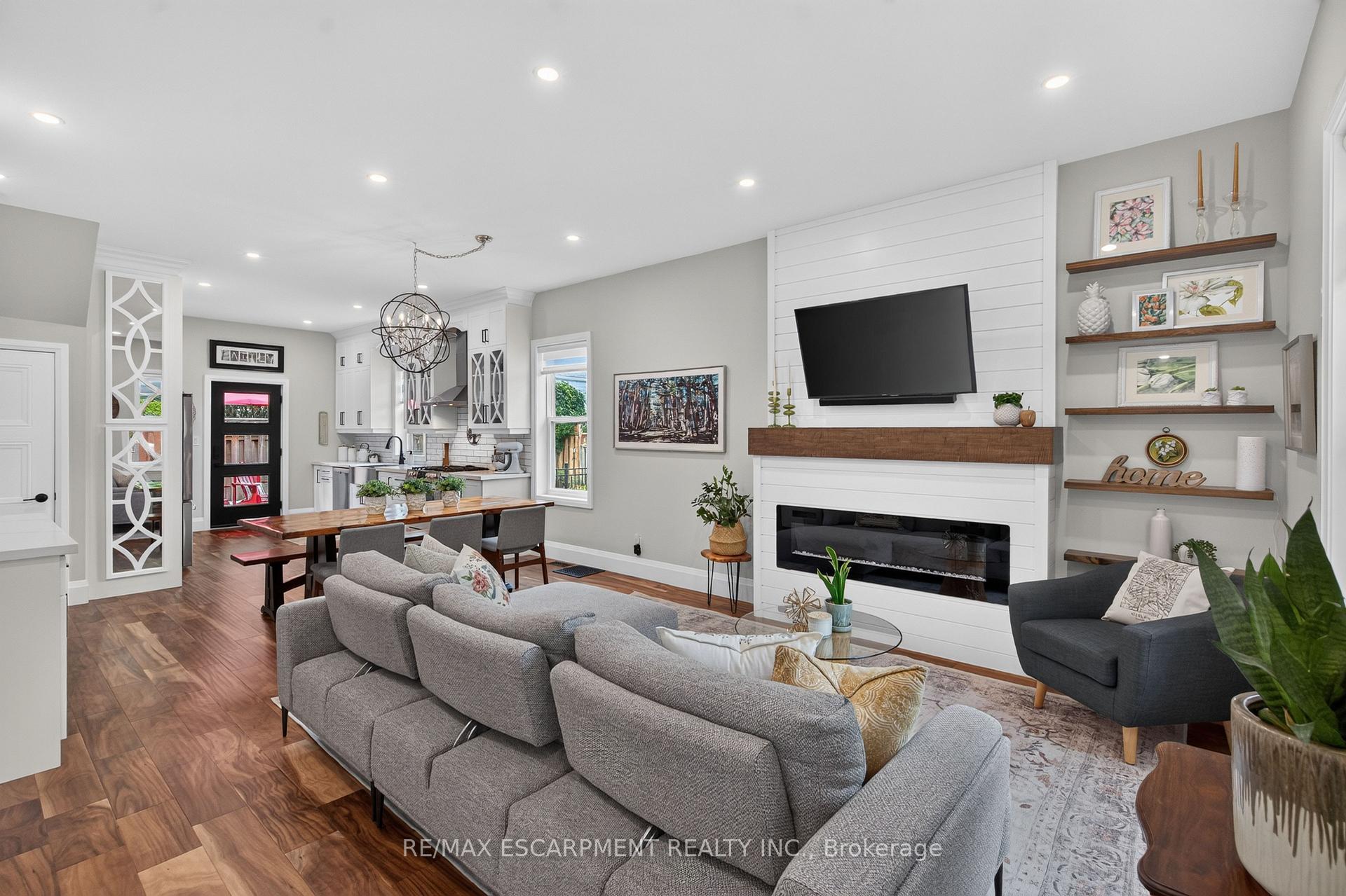 Photo 9 of 122 Stuart Street, Guelph, St. George's — HOMEH