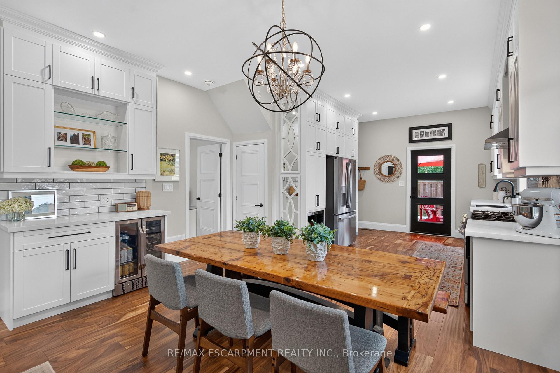 Photo 17 of 122 Stuart Street, Guelph, St. George's — HOMEH