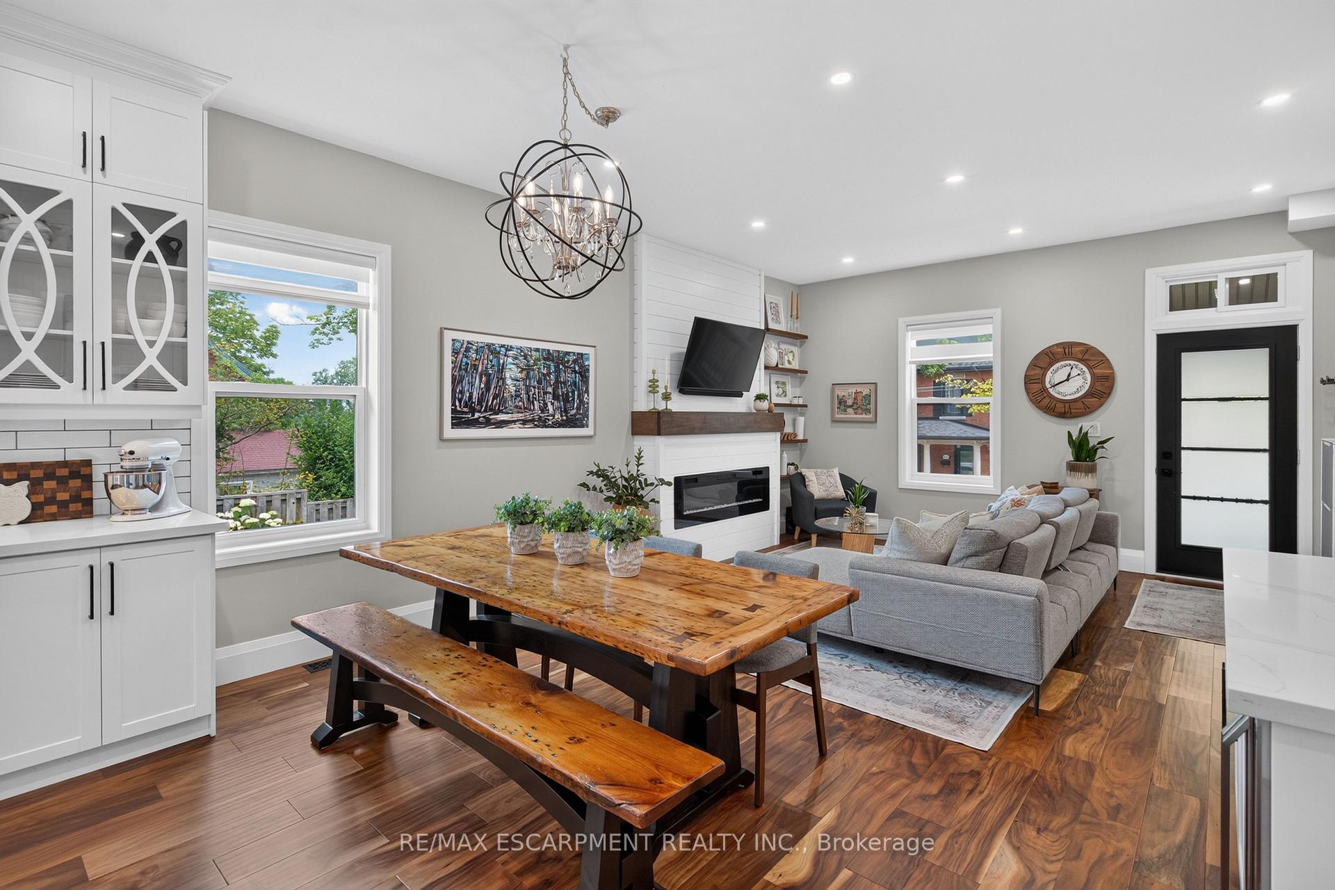 Photo 22 of 122 Stuart Street, Guelph, St. George's — HOMEH