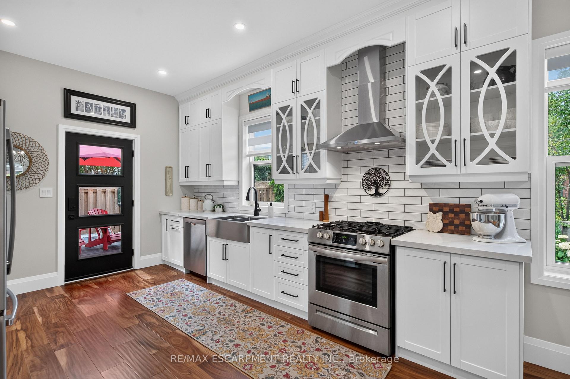 Photo 23 of 122 Stuart Street, Guelph, St. George's — HOMEH