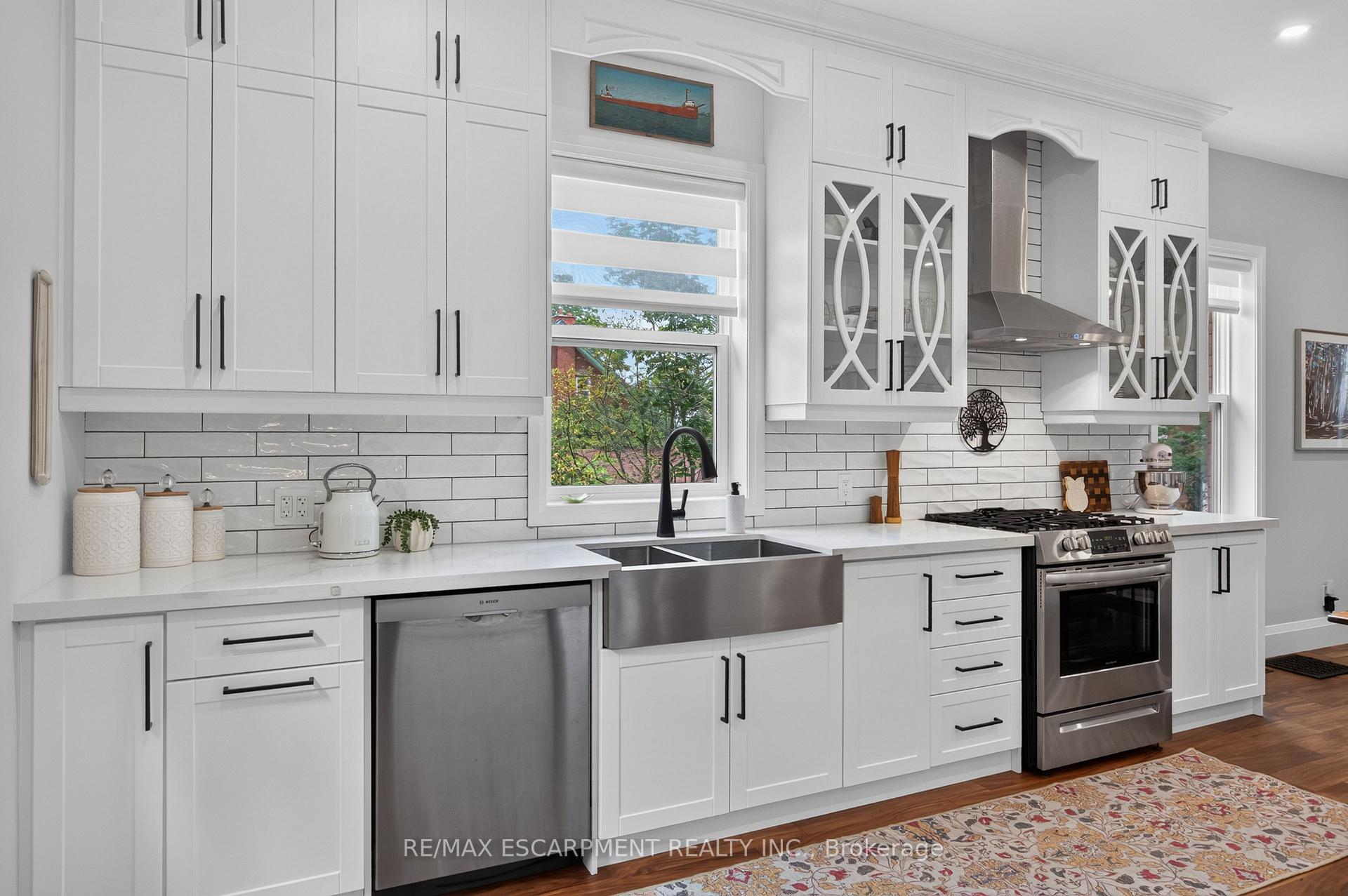 Photo 25 of 122 Stuart Street, Guelph, St. George's — HOMEH