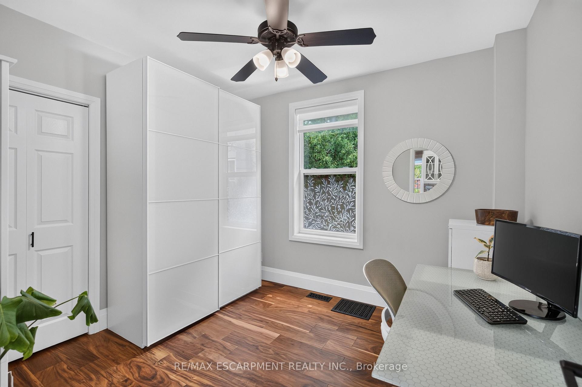 Photo 32 of 122 Stuart Street, Guelph, St. George's — HOMEH